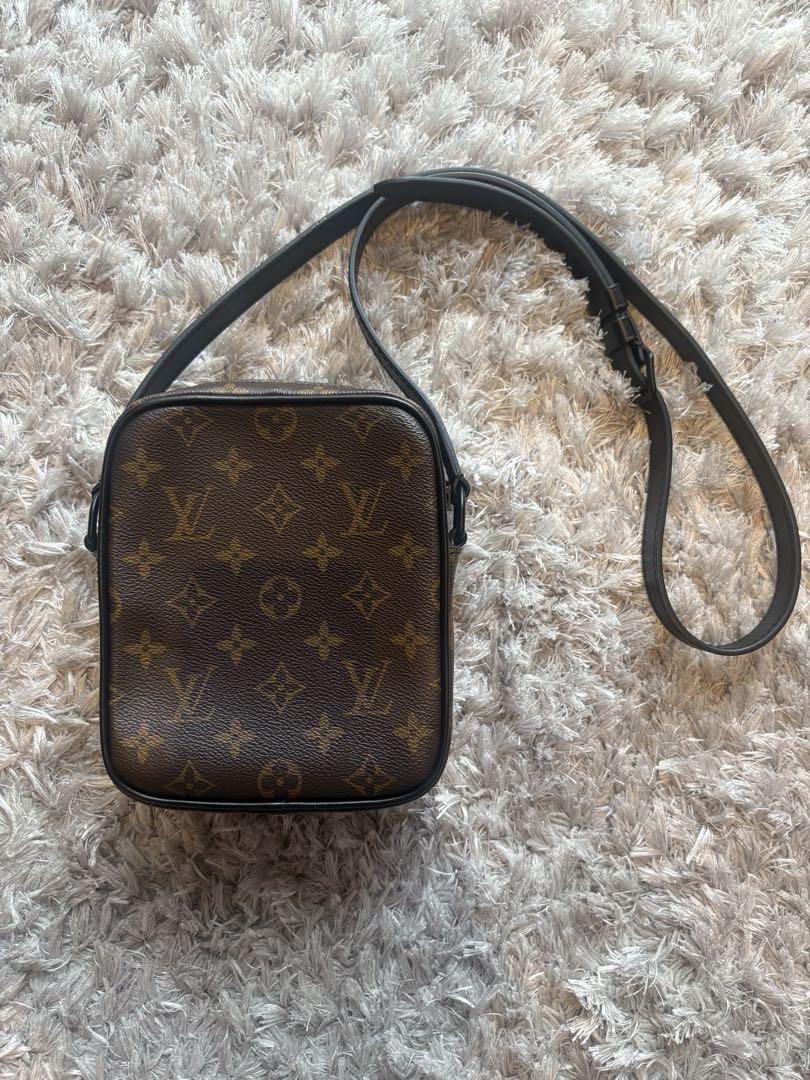 【美品】Louis Vuitton モノグラムマカサー ウェアラブルウォレット