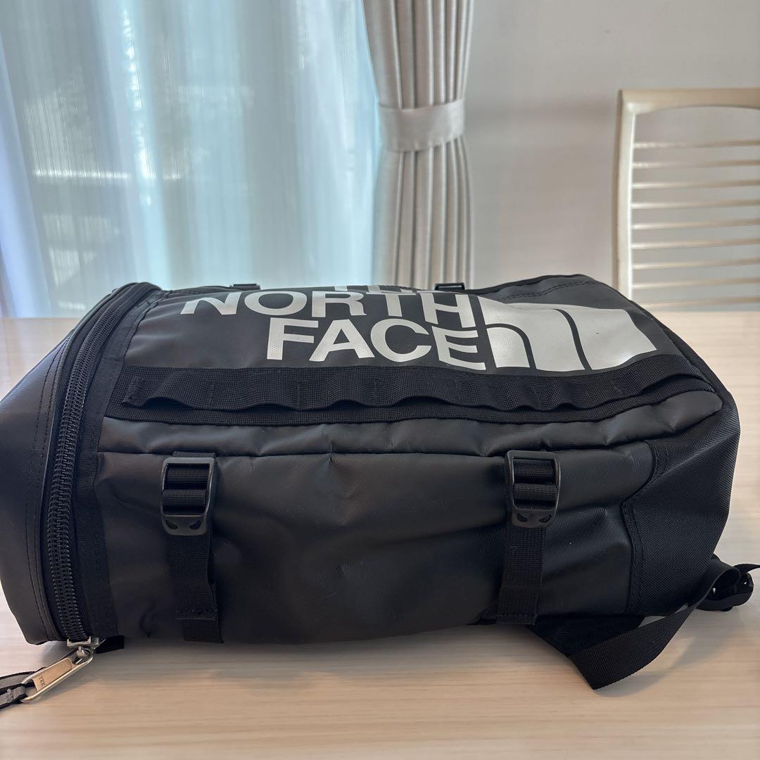 THE NORTH FACE✳︎ブラック×シルバー✳︎バッグパック　21L
