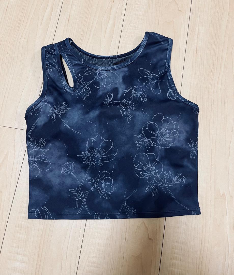 華やかなデコルテ花刺繍トップス。トップス シャツ カットソー
