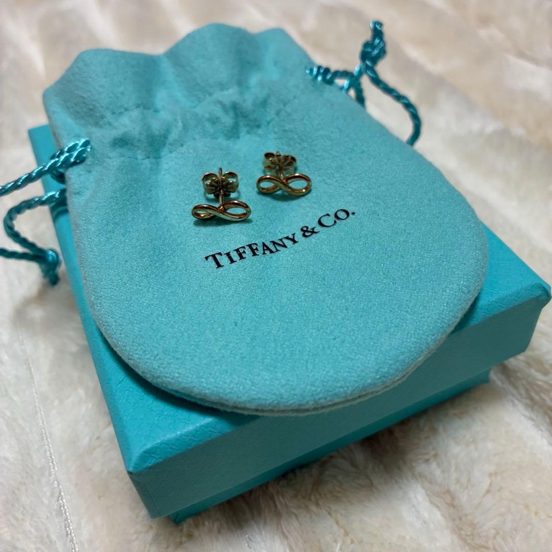 Tiffany & Co. インフィニティピアス ゴールド