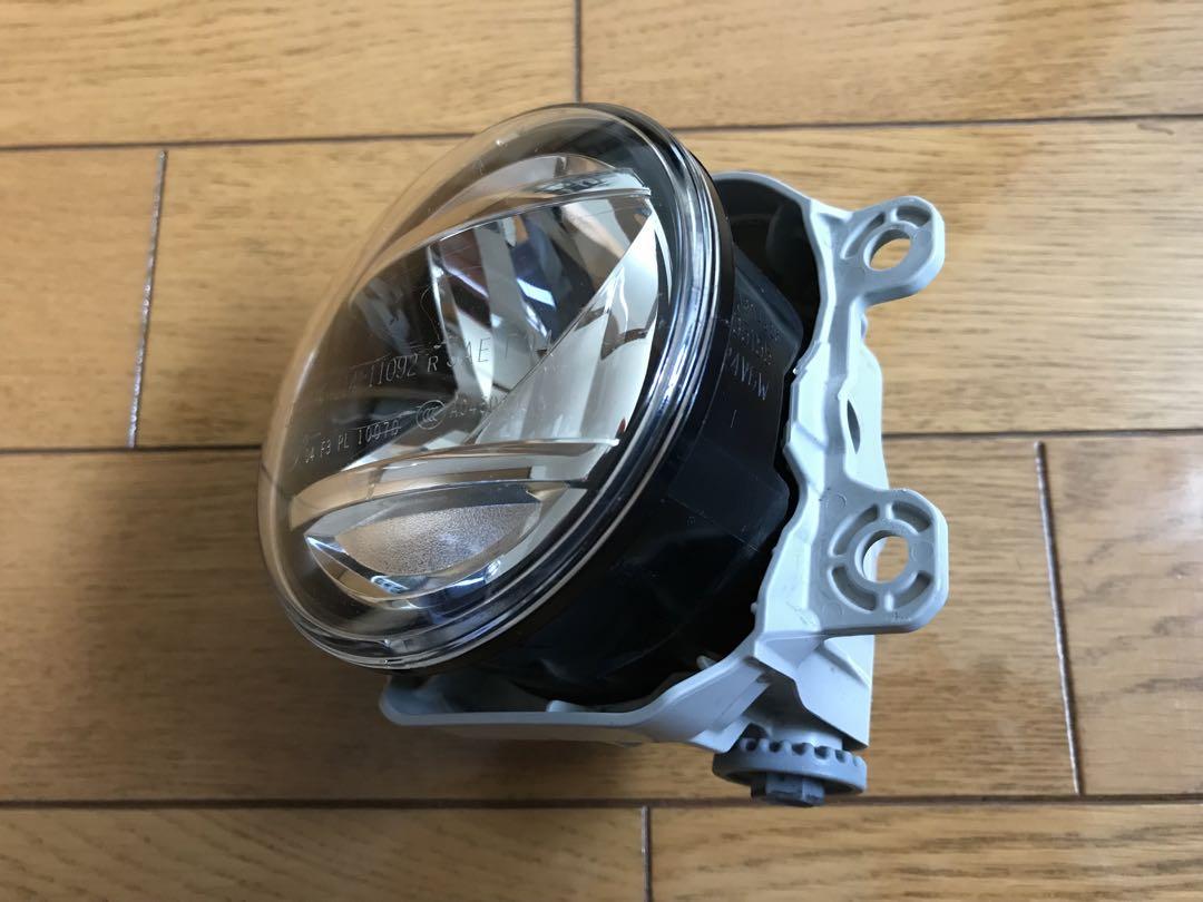 【美品】ウェイク　ダイハツ純正　LEDフォグランプユニット　流用