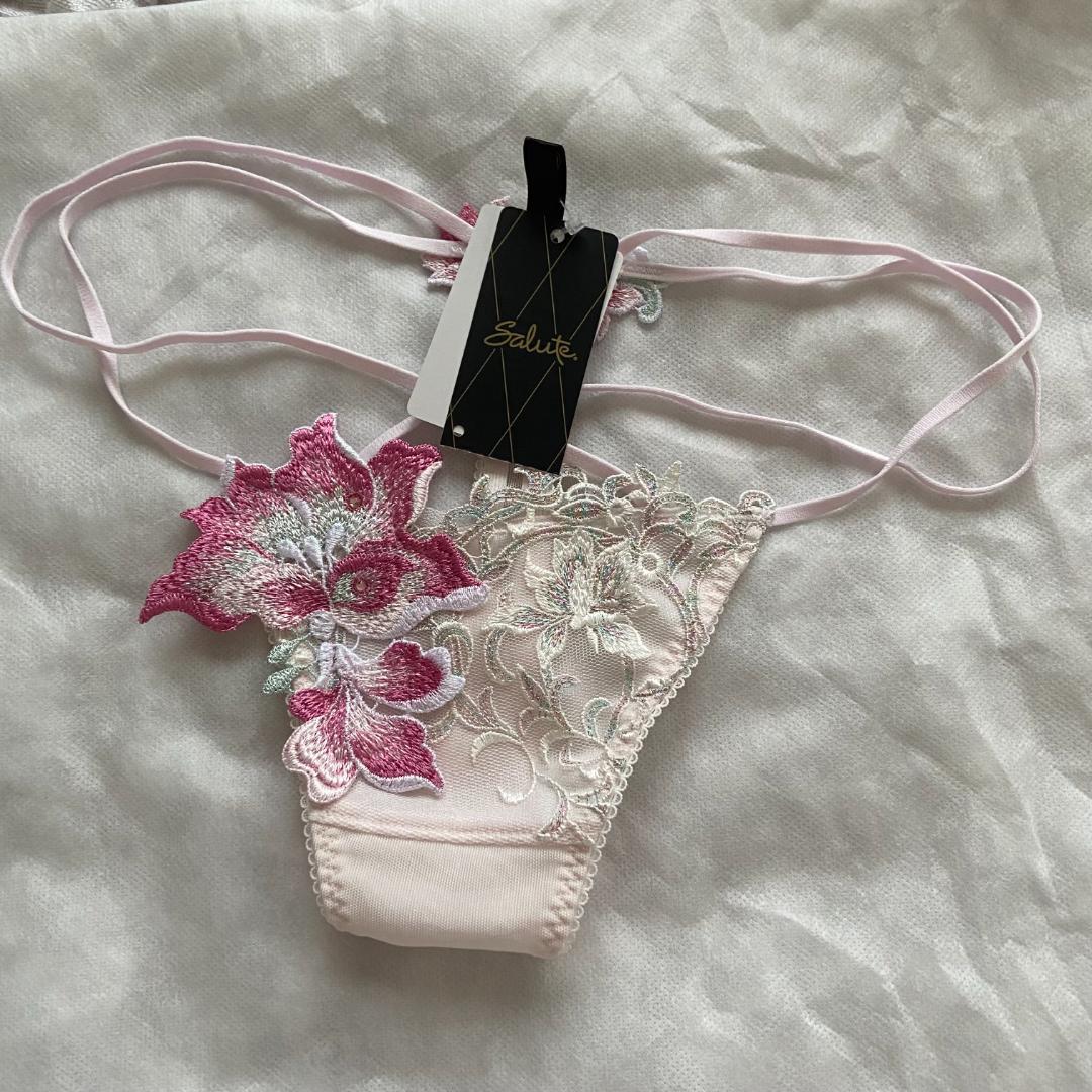 新品3点❣️ Salute サルート ブラジャー D70 ショーツ Tバック M 新品3点❣️ Salute サルート ブラジャー D70 ショーツ Tバック M