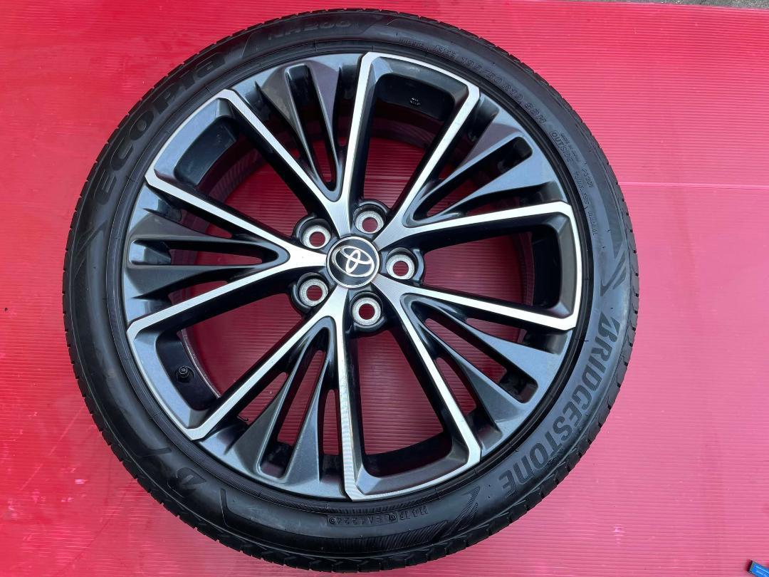 トヨタ 60プリウス純正　19インチ　タイヤ ホイールセット　４本セット