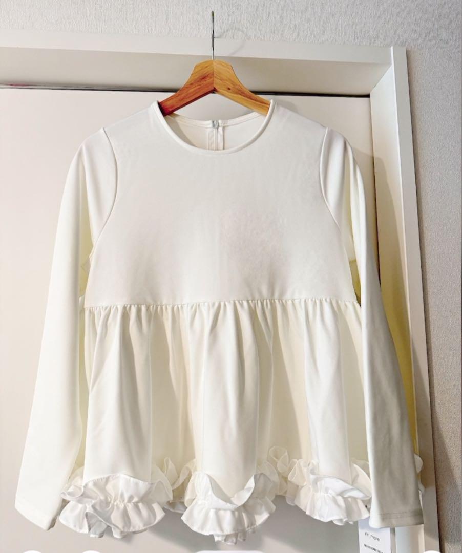 【新品タグ付き】fitmore 裾フリルペプラムトップス ！4/6まで！
