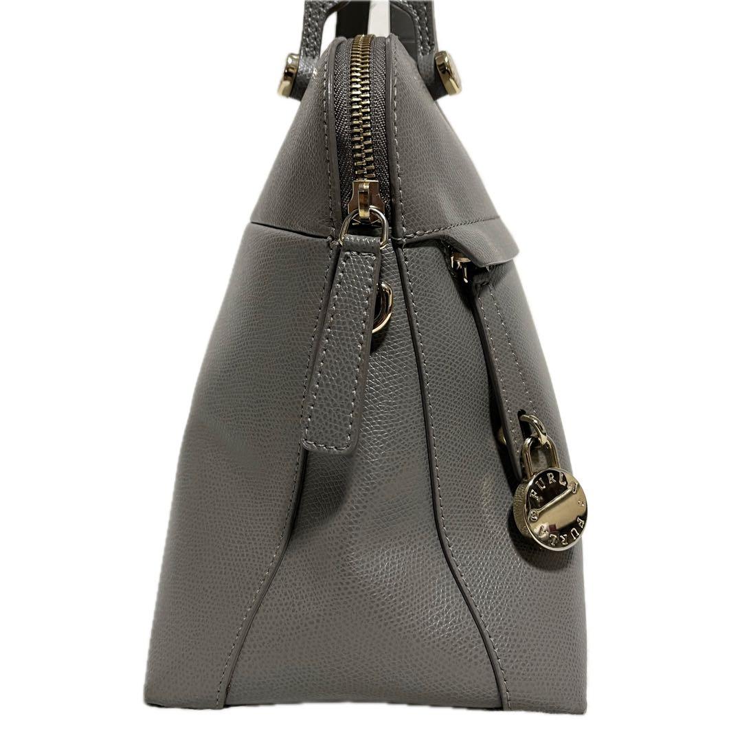FURLA パイパー　ハンドバッグ　アチェロ　ベージュ　グレージュ　旧型Mサイズ FURLA - FURLA フルラ パイパー Mサイズ 新品 サッビア
