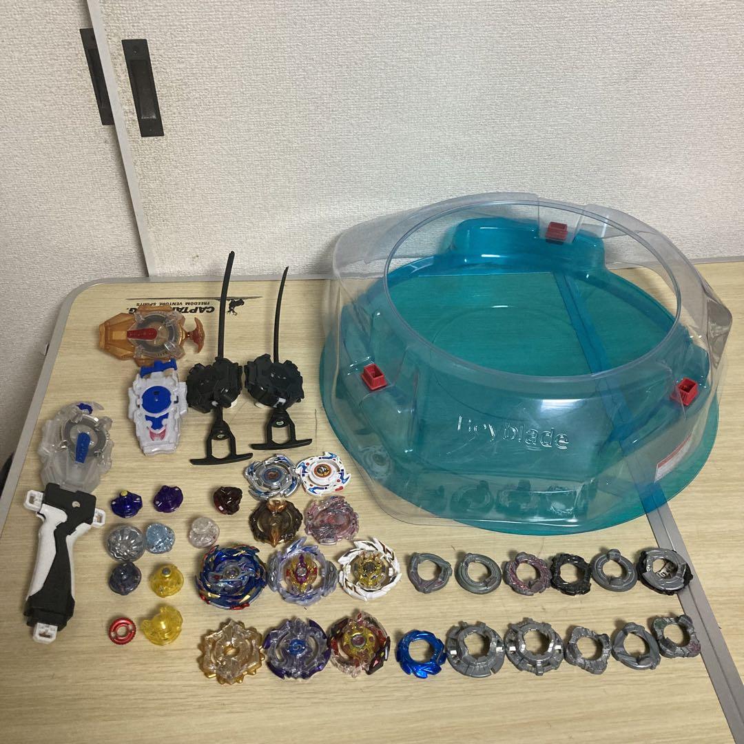 【引退品】ベイブレードバースト まとめ売り スタジアムつき ベイブレード まとめ売り スタジアム付き 引退品 ベイブレード