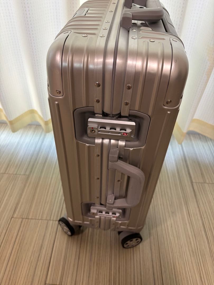 【新品未使用】アルミスーツケース　キャリーケース　リモワ風