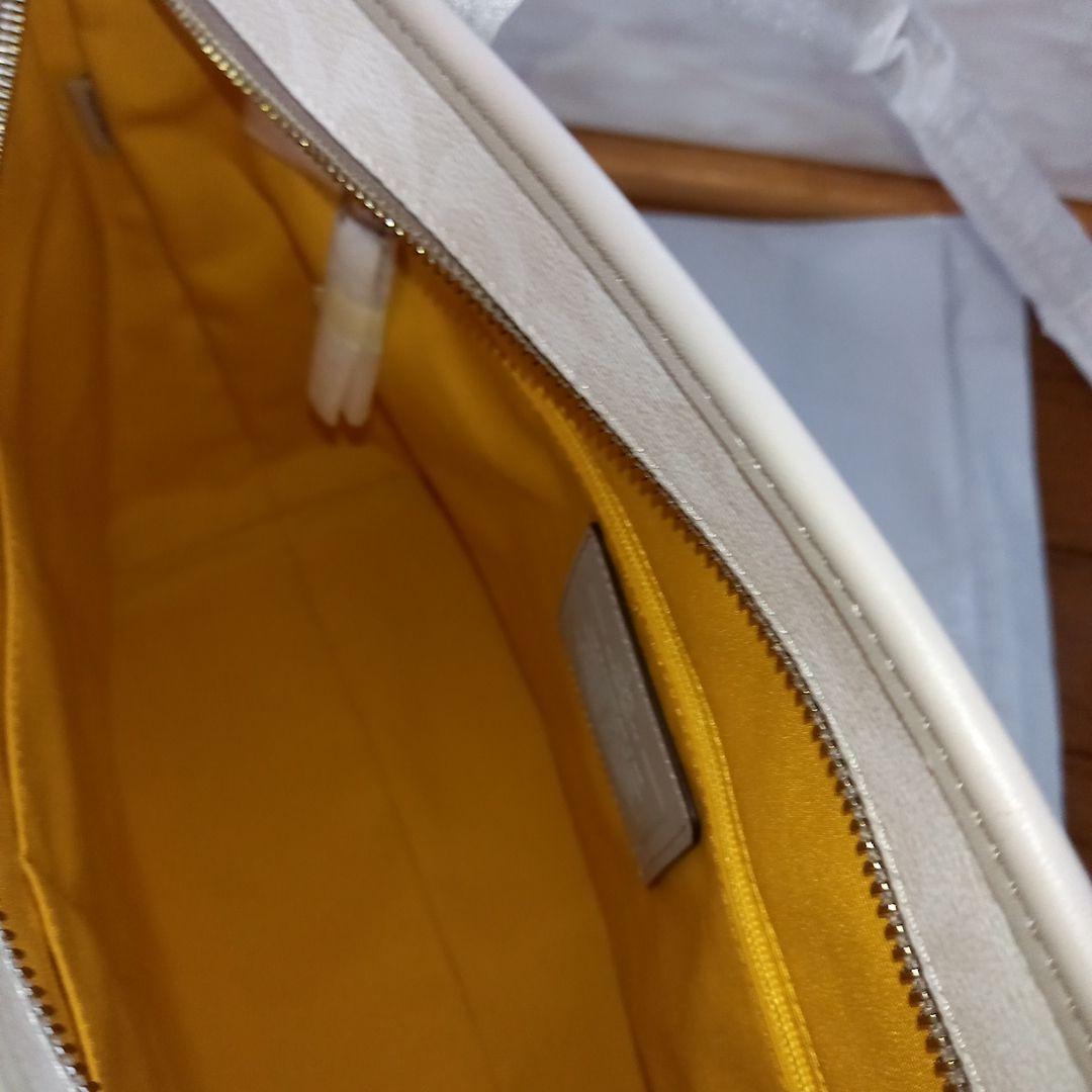 在庫処分‼️新品COACH トートバッグ ホワイト/オレンジ/イエロー