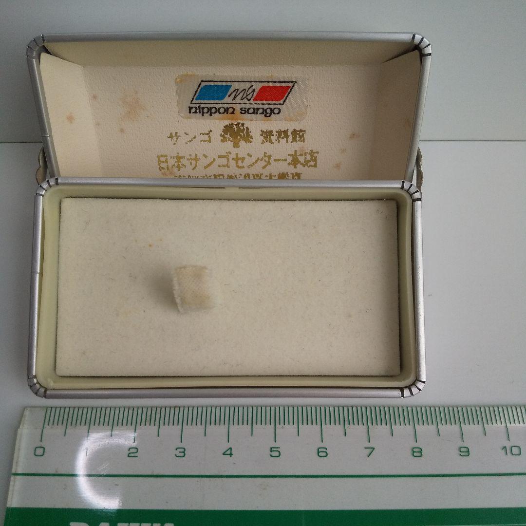 珊瑚のネクタイピン