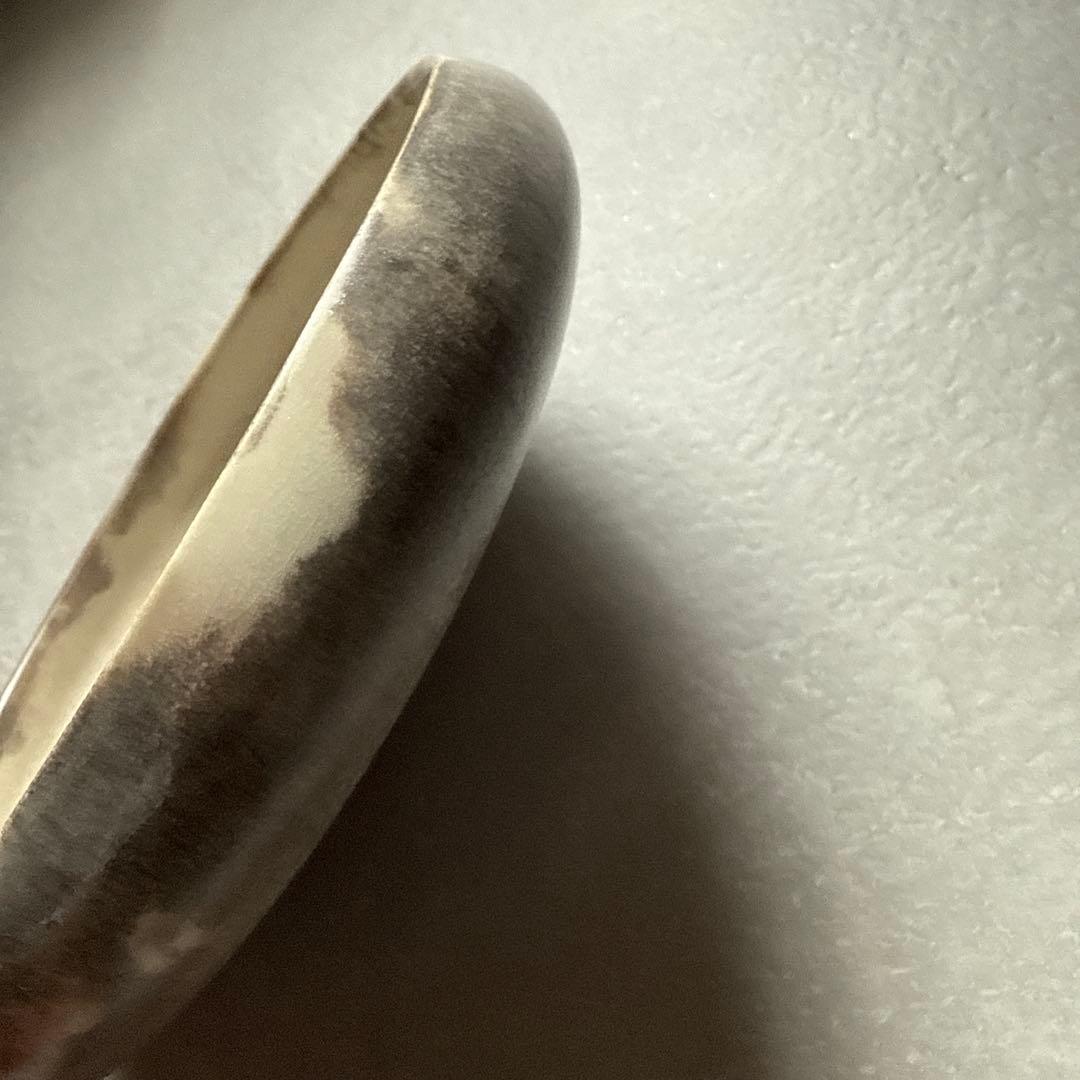 瀬川辰馬さん 炭化白釉 器