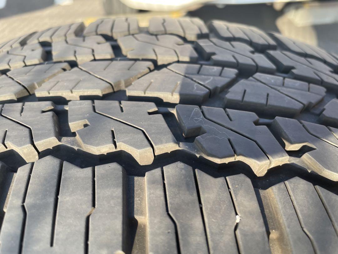 【美品】ハイラックス後期Ｚグレード純正タイヤ・ホイールセット　265/65r17