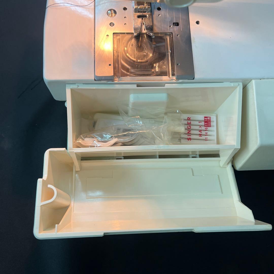 ミシン本体 作動品傷や汚れあり