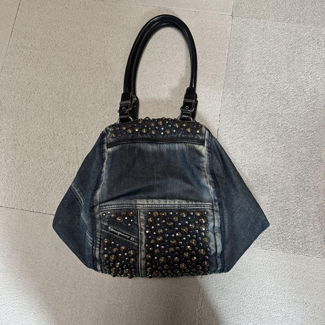 DIESEL バック　スタッズ　変形　異素材組み合わせ　専用袋つき DIESEL スタッズバッグ ＊デニム素材 ／保存袋付き【正規品