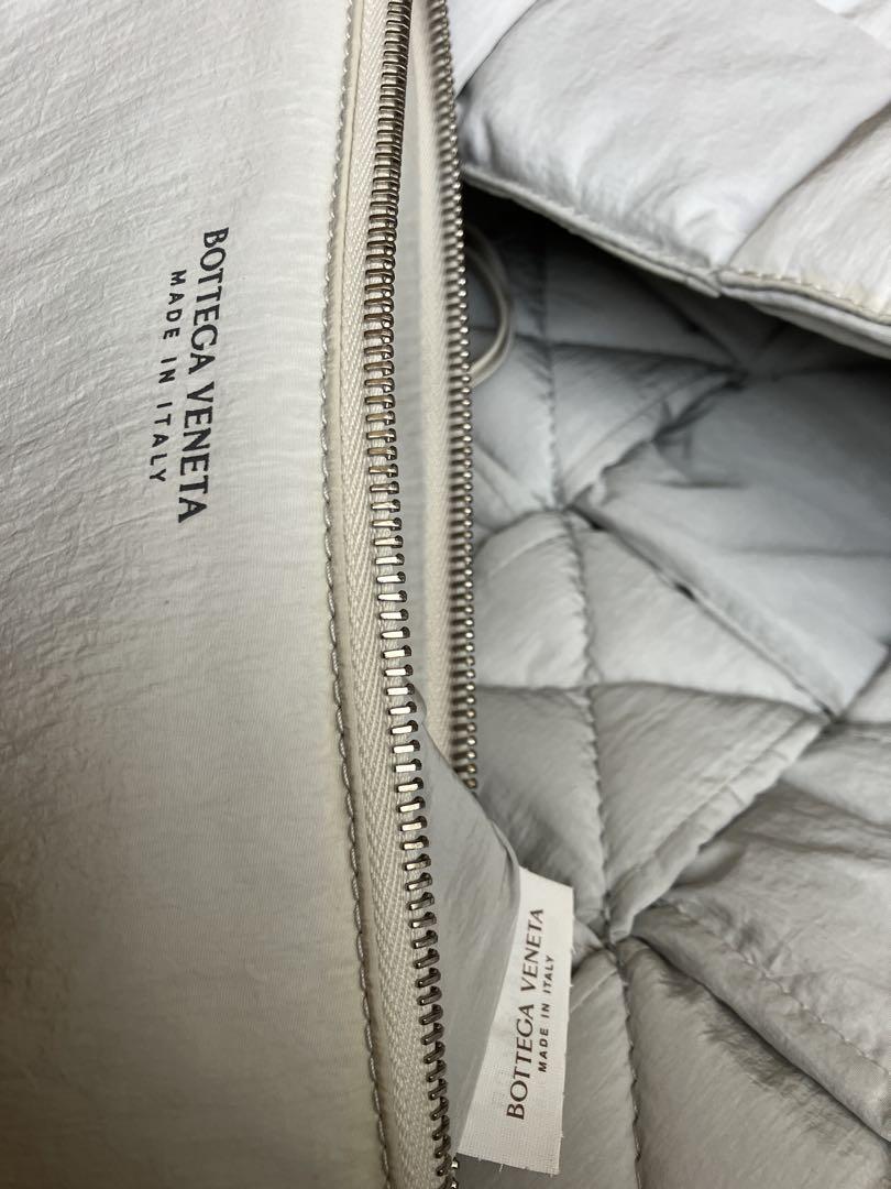 BOTTEGA VENETA パデットカセット ショルダーバッグ