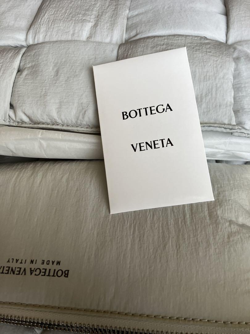 BOTTEGA VENETA パデットカセット ショルダーバッグ