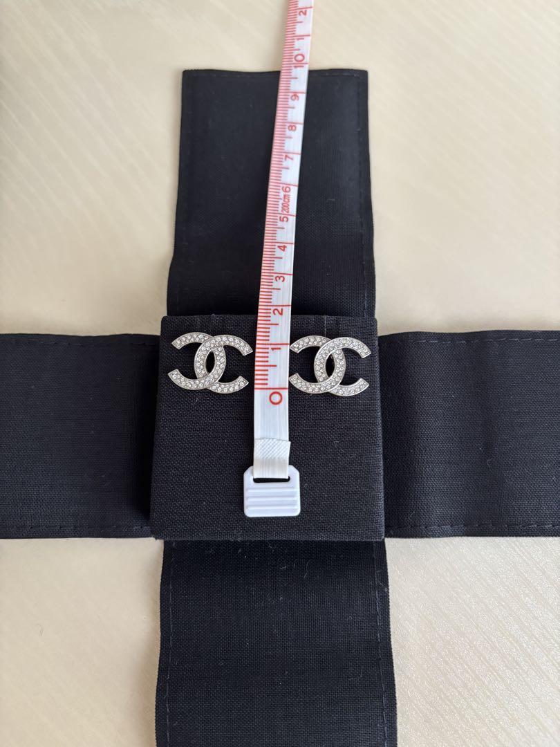 CHANEL ロゴピアス