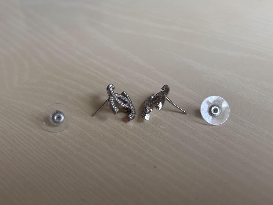 CHANEL ロゴピアス