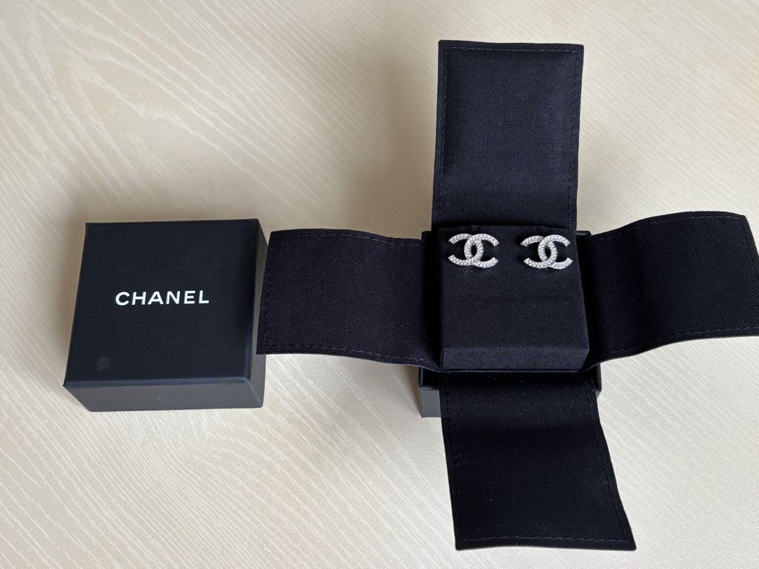 CHANEL ロゴピアス