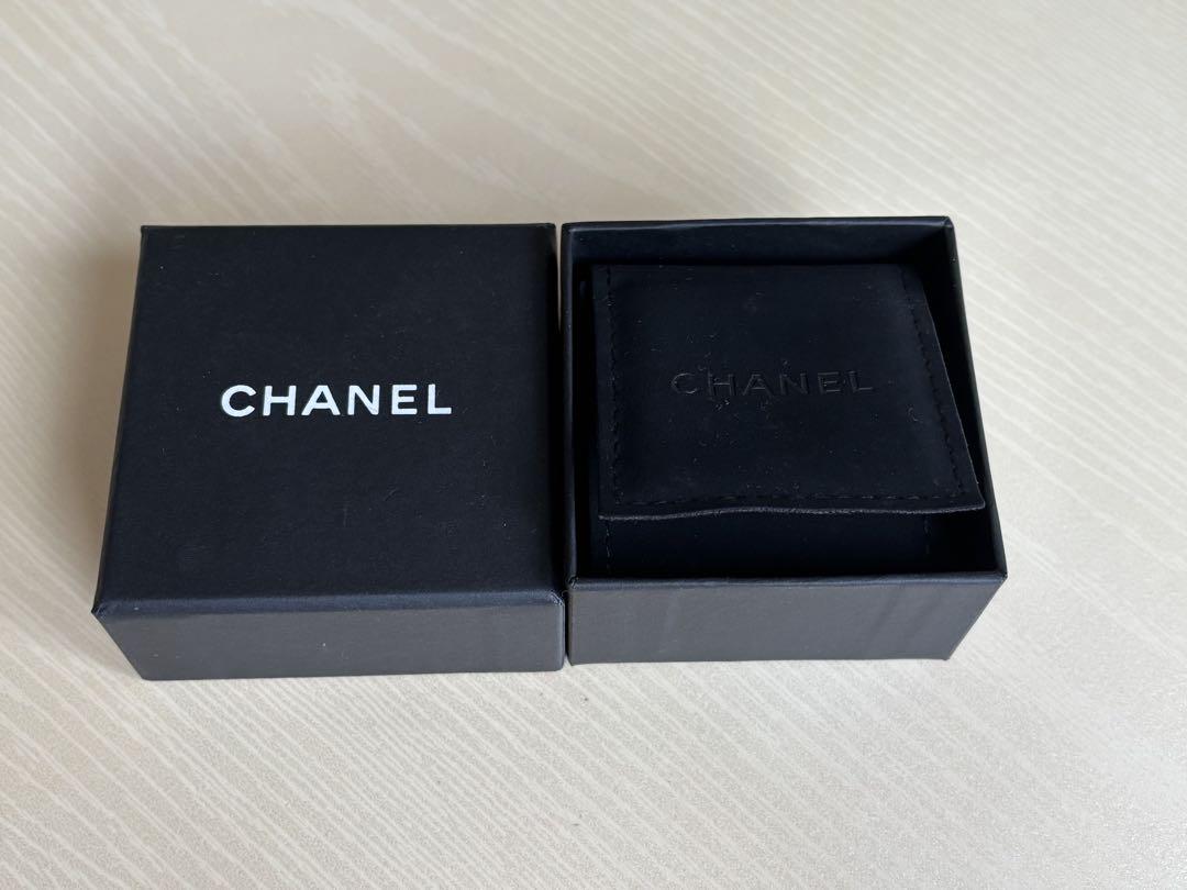 CHANEL ロゴピアス