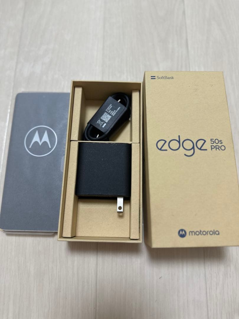 motorola edge 50s PRO 本体　バニラクリーム
