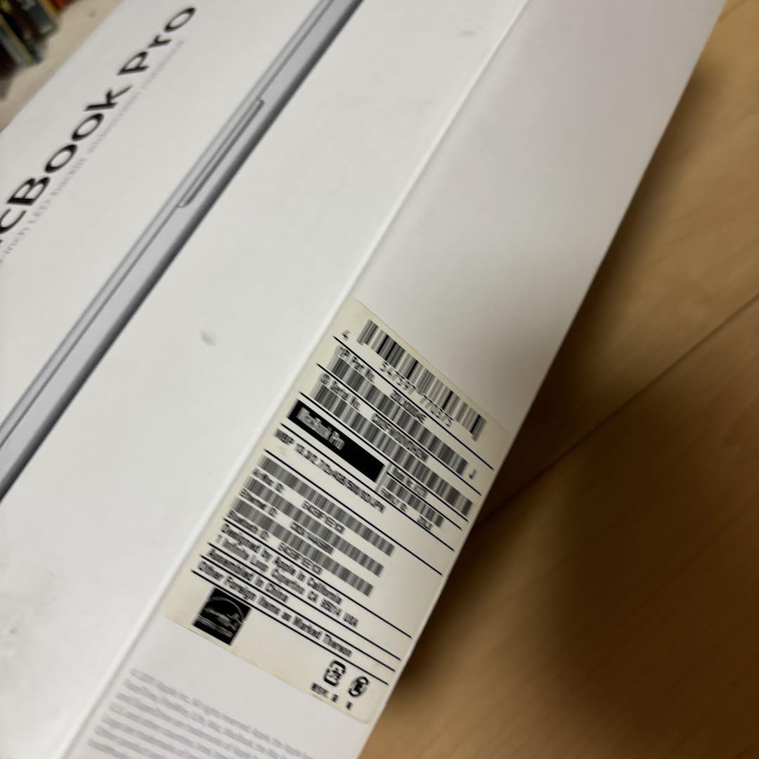化粧箱付き Apple MacBook Pro 13インチ