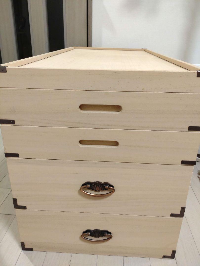 桐　衣装箱　希少な4段　着物箱　衣類箱　桐ケース　木箱