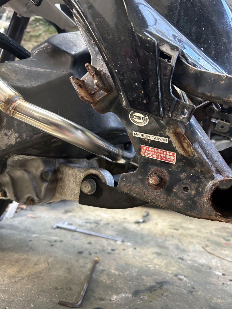 沖縄からワンオフマフラーＶ１２５デュアルパイプケツアゲ 角度