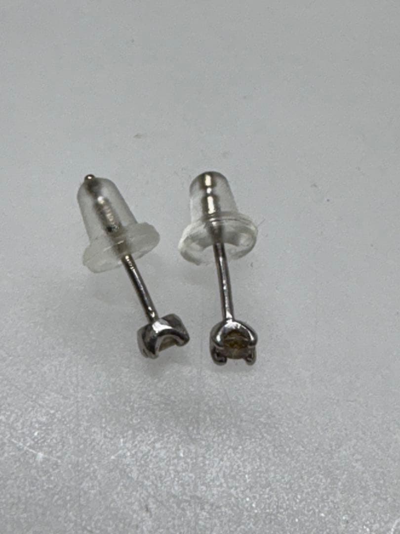 k18WG・ダイヤピアス・0.05ct×2・中古品