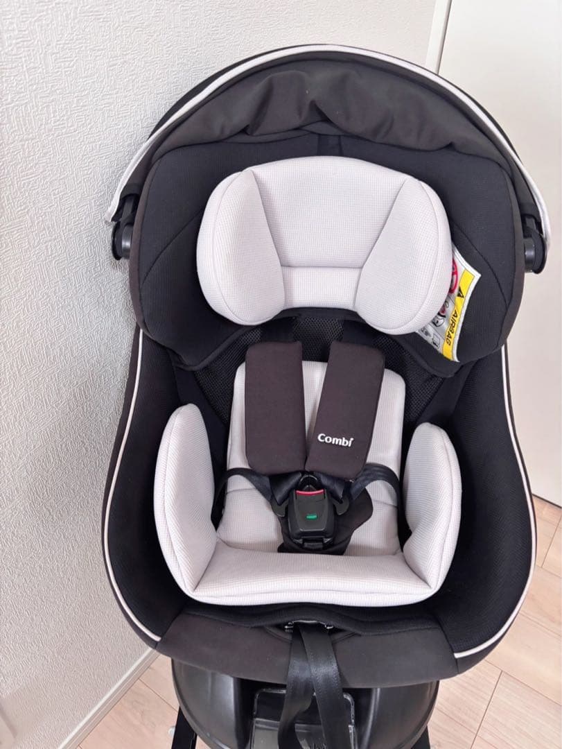 美品　コンビ クルムーヴスマートエッグクッションNeo ISOFIX おまけ付