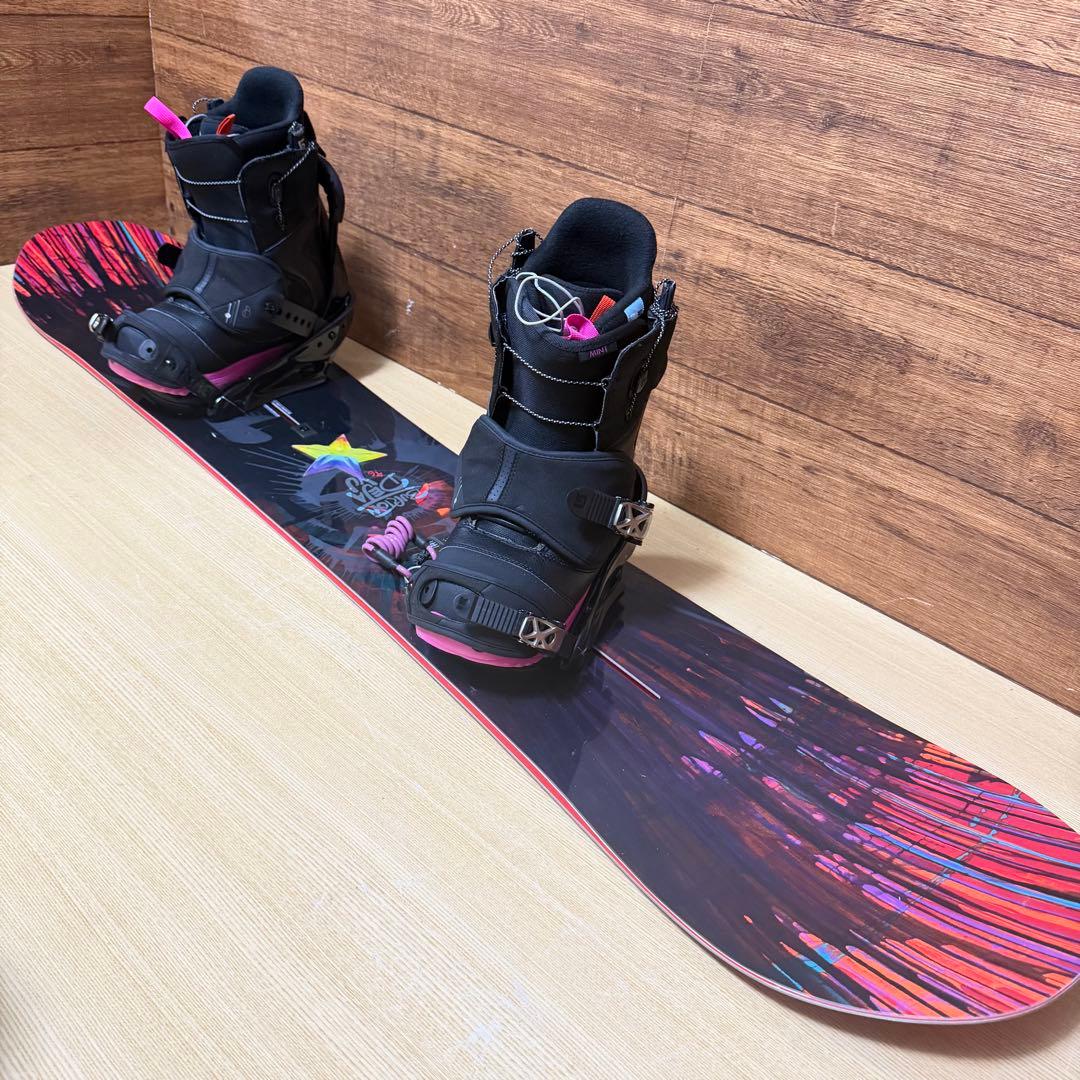 極美品 BURTON バートン フライングV レディーススノーボード 146cm 極美品 BURTON バートン フライングV レディーススノーボード 146cm
