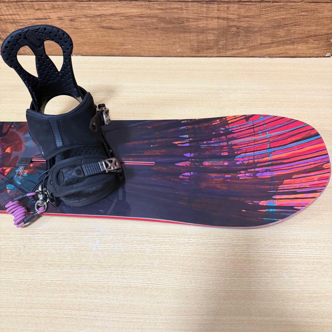 極美品 BURTON バートン フライングV レディーススノーボード 146cm 極美品 BURTON バートン フライングV レディーススノーボード 146cm