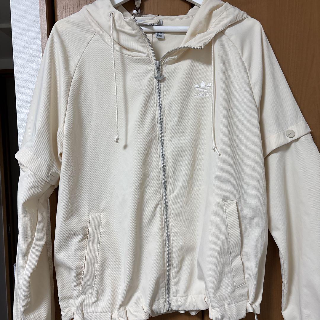【美品】値下げ　adidas フード付きマウンテンパーカー クリーム
