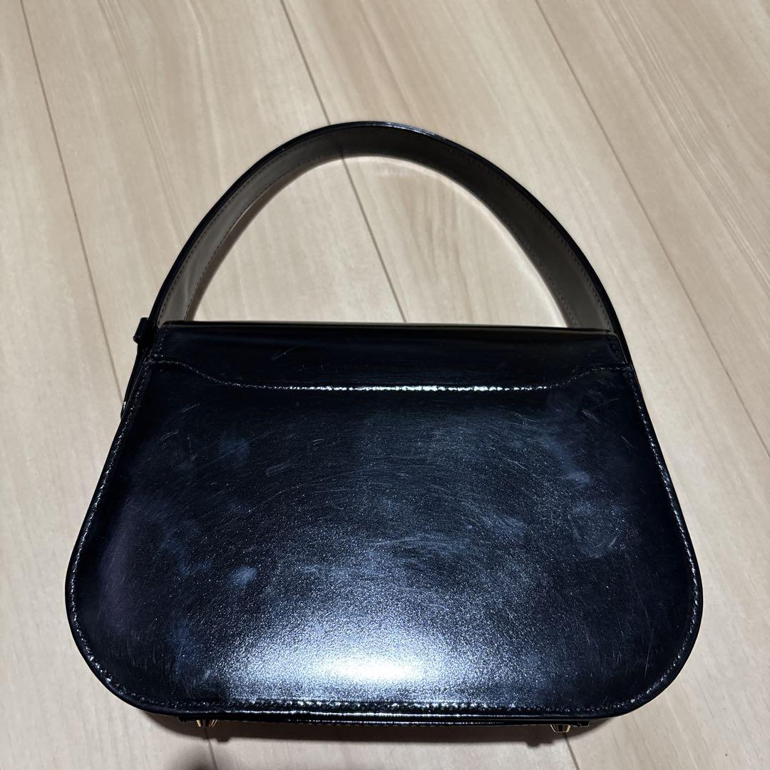 【特別送料無料！】 MOSCHINOモスキーノハート柄型押しブラックハンドバッグ手持ち バッグ