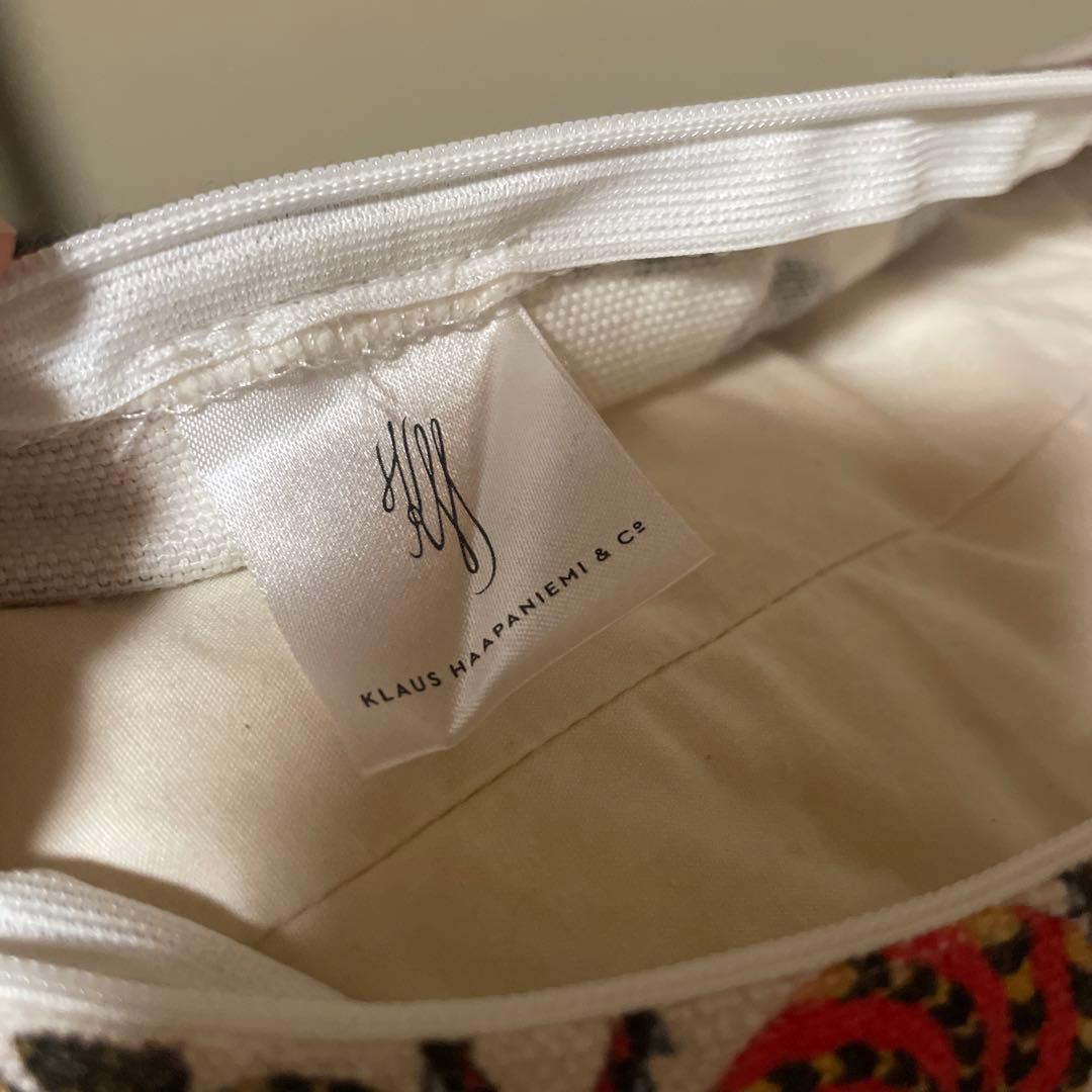 猫と植物のアートクッションカバー目立った傷や汚れなし