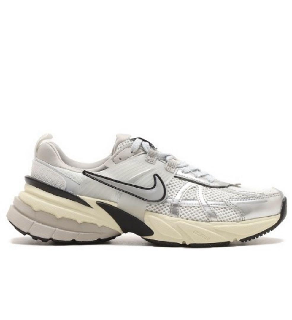 希少完売　NIKE   W V2K RUN  24cm