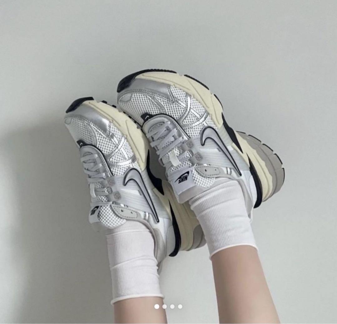 希少完売　NIKE   W V2K RUN  24cm