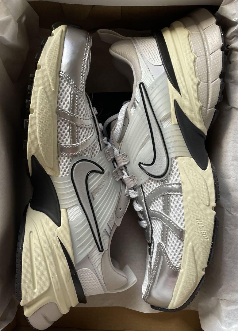 希少完売　NIKE   W V2K RUN  24cm