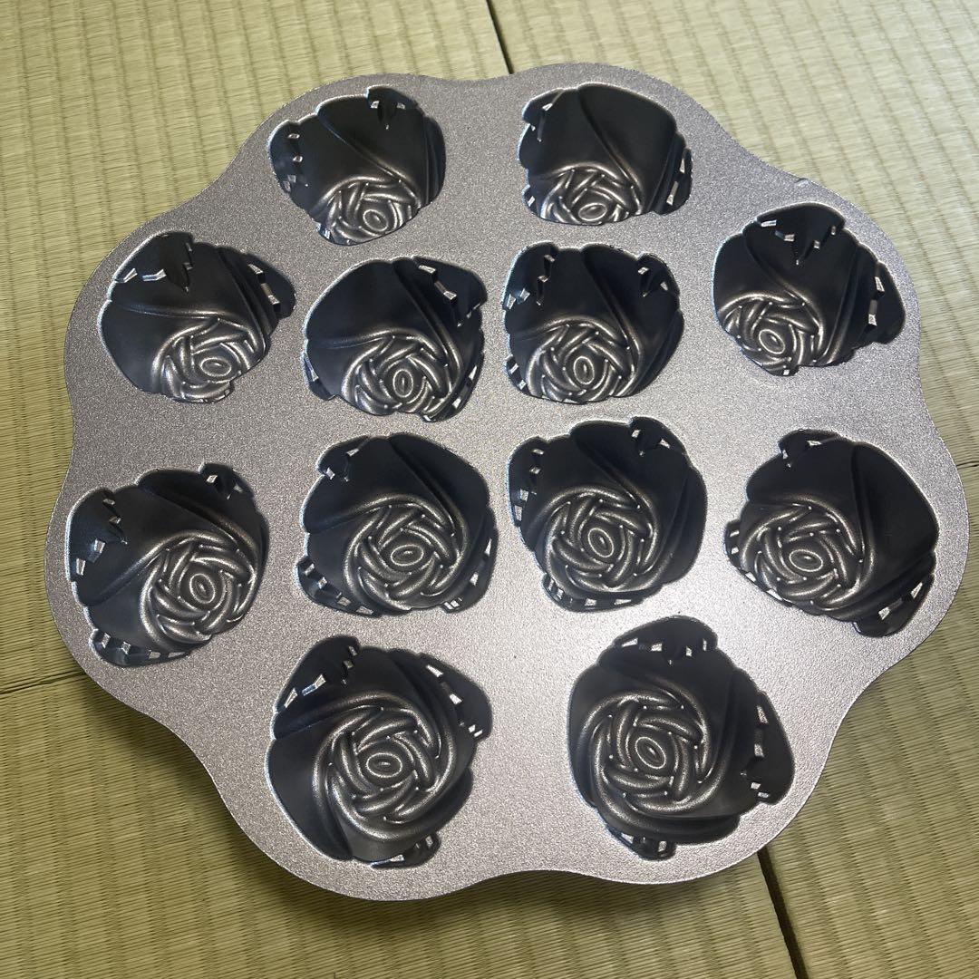 未使用品　ノルディックウェア　スィートローズ型マフィン用花型クッキー用2セット ノルディックウェア スイートローズ型 マフィン薔薇ケーキ