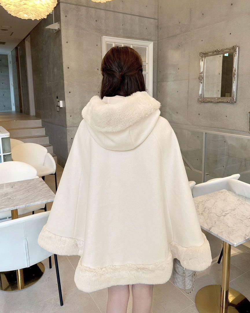 新品タグ付き アイボリー シェリミー フードファーリボンポンチョ Rady