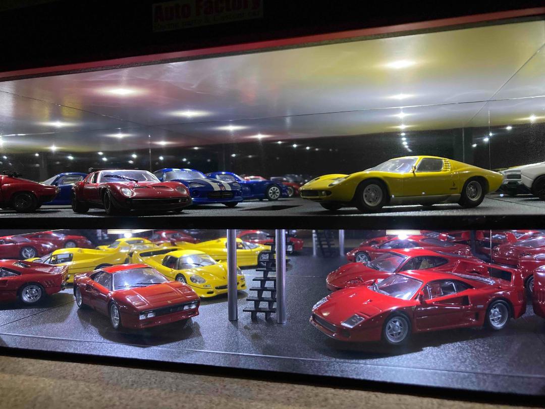 ミニカー専用ジオラマ：1/43 ショールームⅦ／1階＆2階全面壁面ミラー貼り！ ミニカー専用ジオラマ：1/43 ショールームⅦ／1・2階全面ミラー