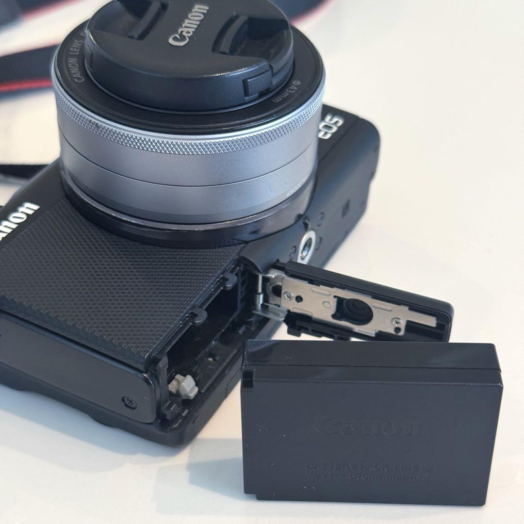<美品>Canon EOS M100 レンズ付き ミラーレス一眼