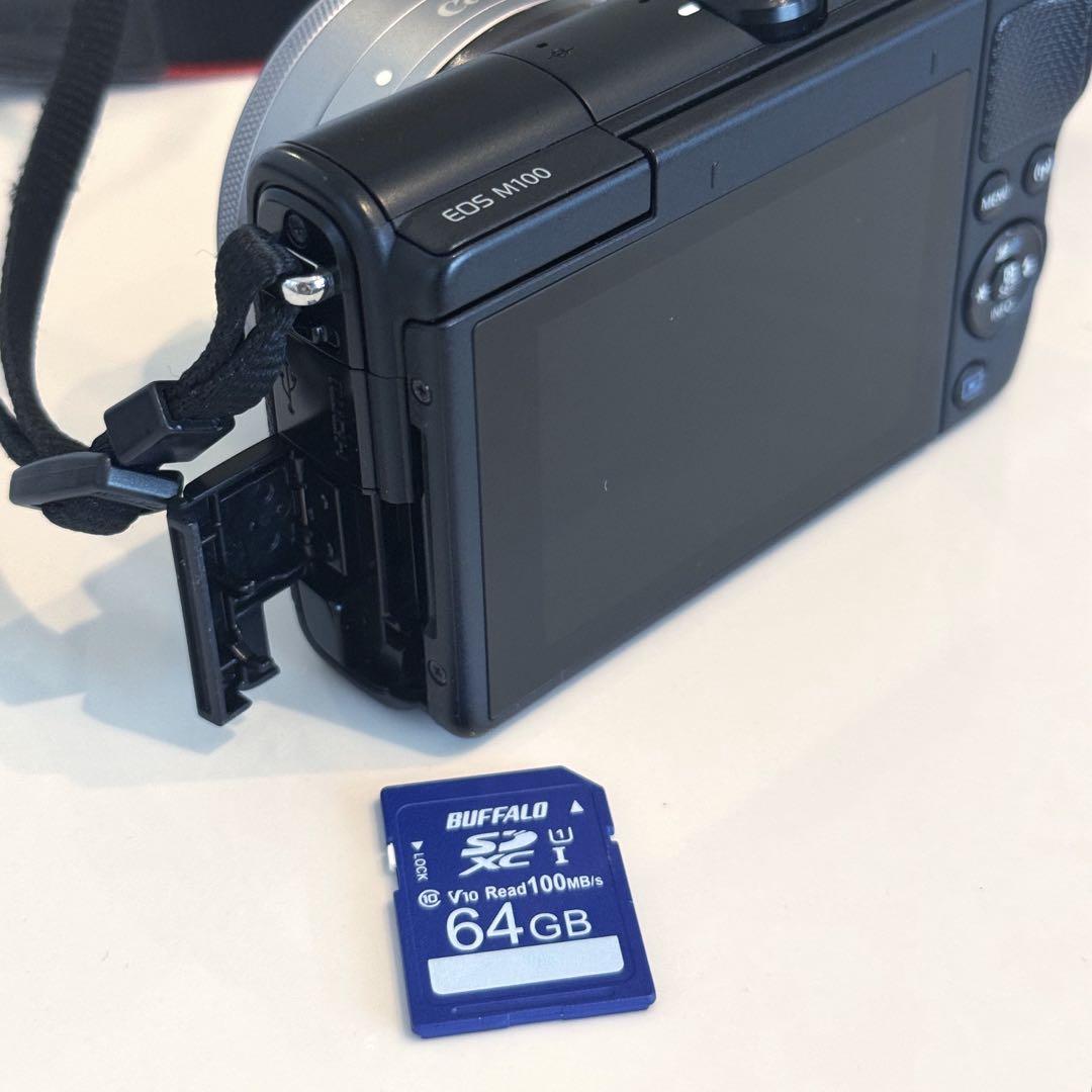 <美品>Canon EOS M100 レンズ付き ミラーレス一眼