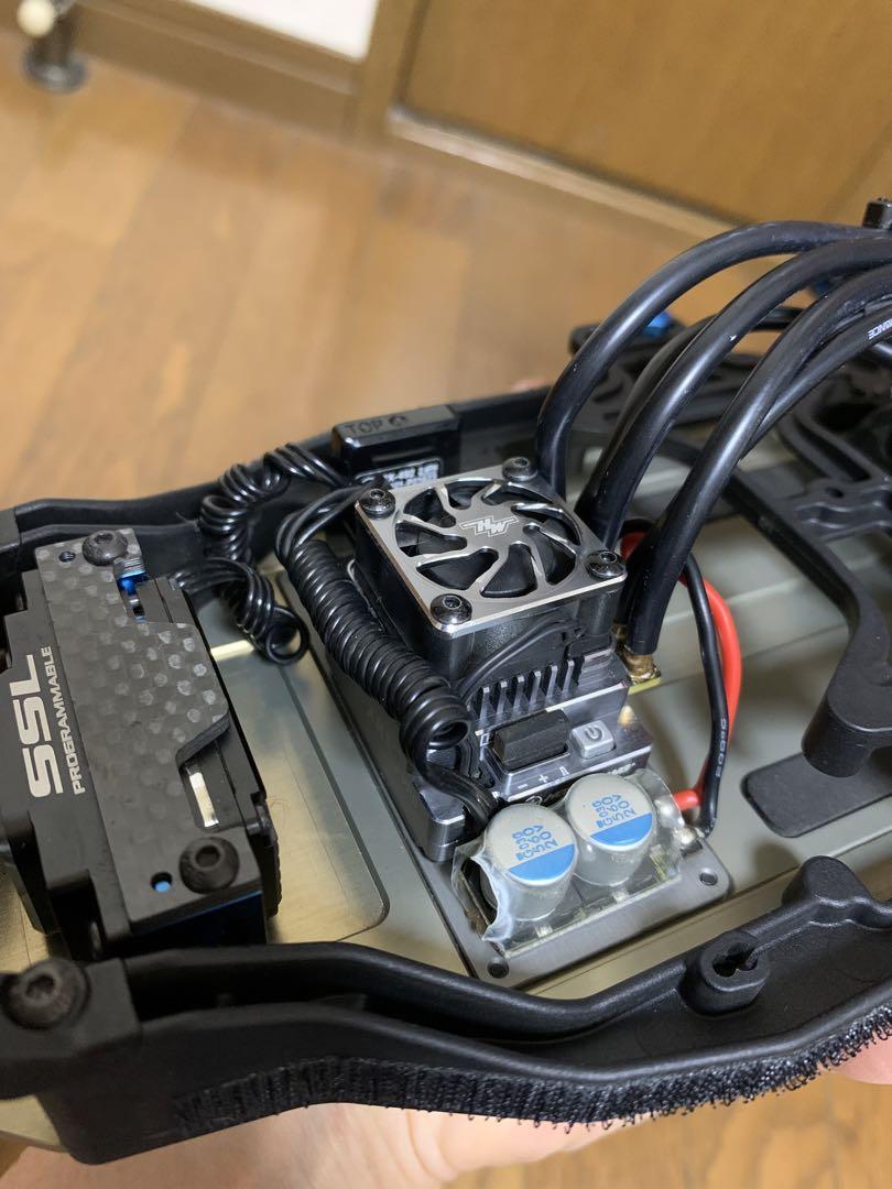 アソシエイテッド B6.4D  メカ類付属