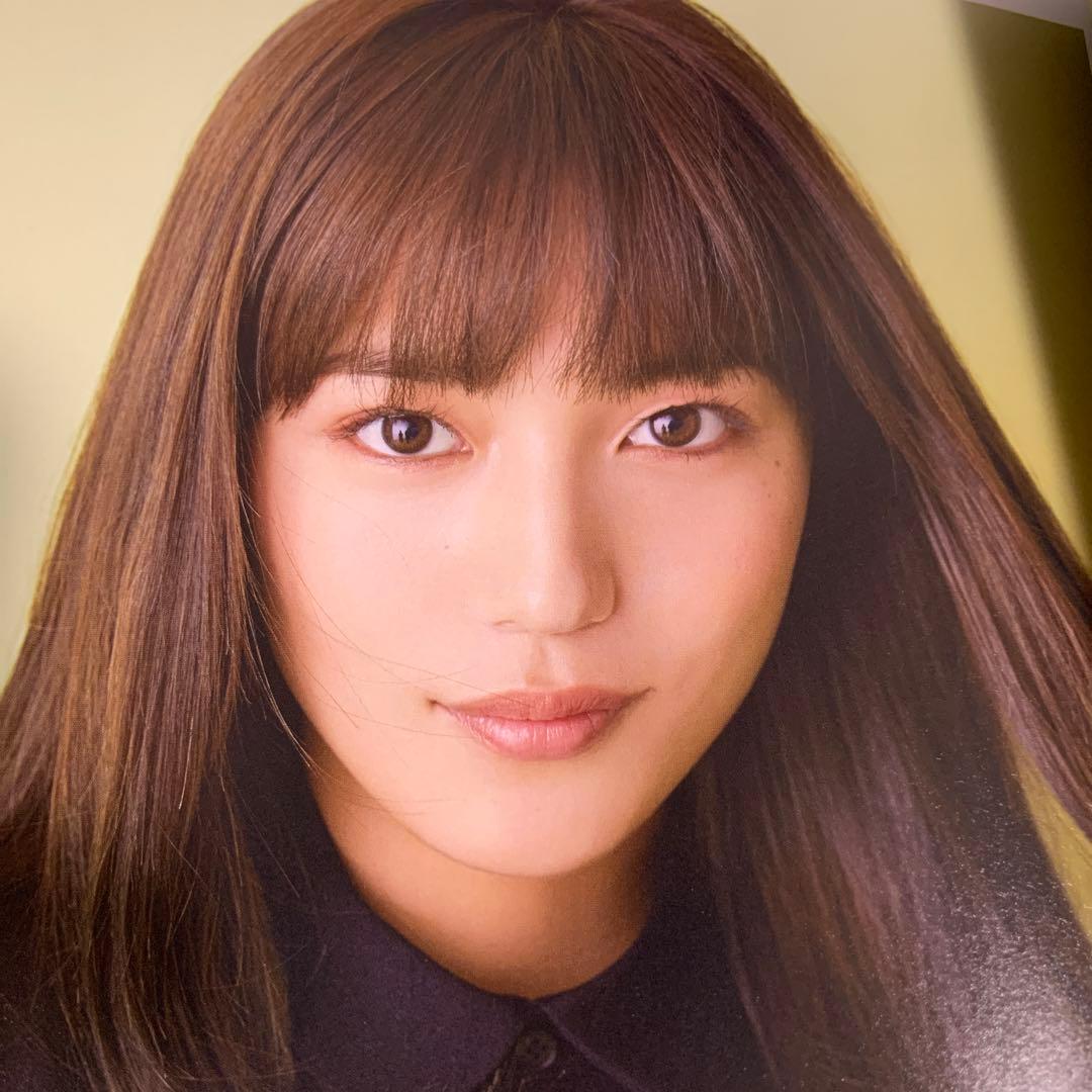 【送料無料】川口春奈さん掲載ページ（約A3サイズ）#4225 送料無料】川口春奈さん掲載ページ（約A3サイズ）#4225 送料無料