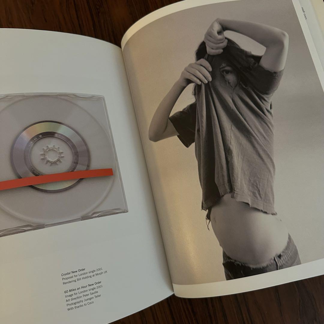 Designed by Peter Saville　ピーター・サヴィル
