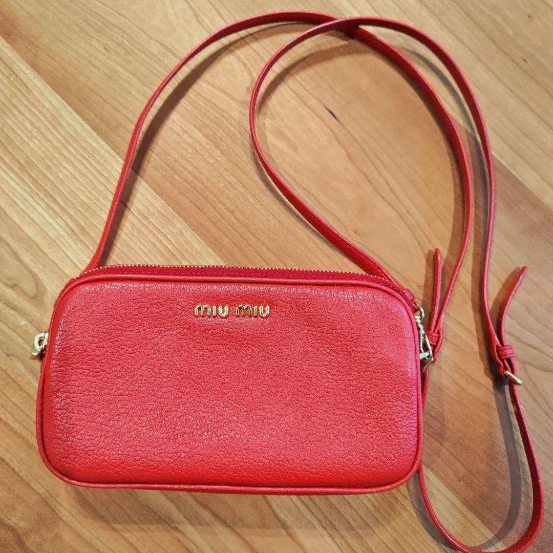 大活躍♡miumiu ミニショルダーバック　赤