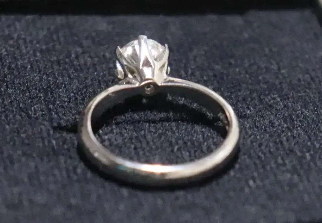 大粒1.064ct F SI2 Good Ptダイヤモンドリング12号 鑑定書付 大粒1.064ct F SI2 Good Ptダイヤモンドリング12号 鑑定書付