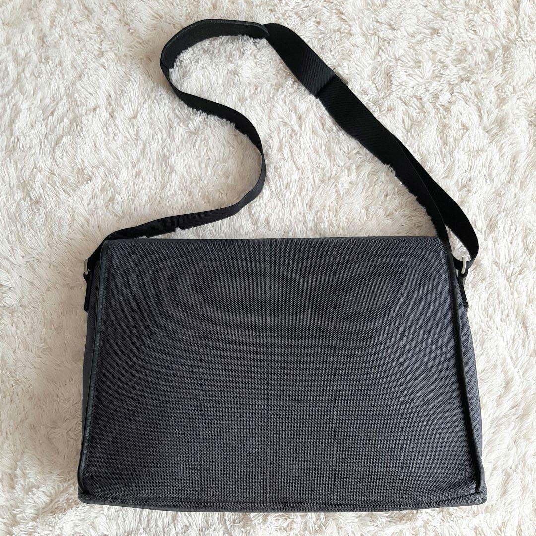 美品　burberry バーバリー メッセンジャーバッグ ショルダーバッグ
