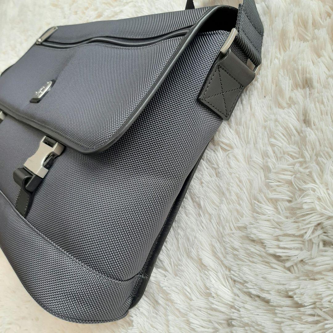 美品　burberry バーバリー メッセンジャーバッグ ショルダーバッグ