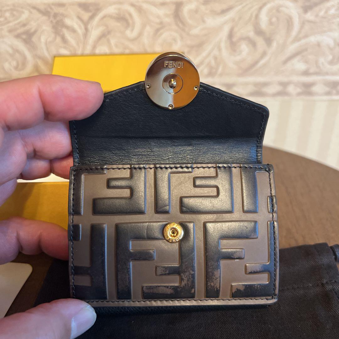 FENDI フェンディ三つ折り財布 - メルカリ FENDI フェンディ三つ折り財布 - メルカリ
